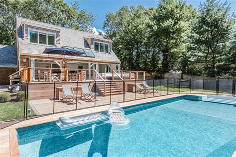 This East Hampton Beach House With A Pool Is A 15 Minute Walk From The