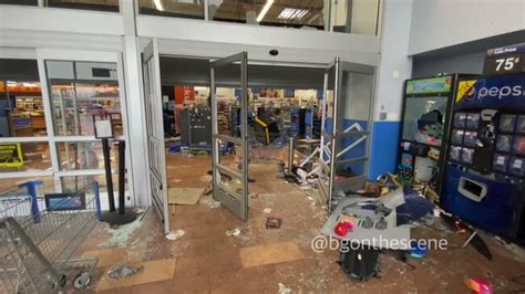 Philadelphia Walmart Ransacked And Flooded After Looting