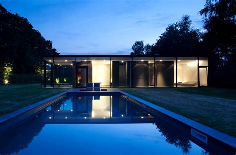 Ultra Modern Glass House Architecture