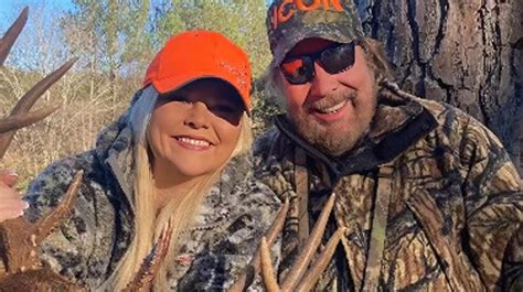 Hank Williams Jr Re Married 1 Year After Late Wifes Death