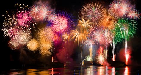 Fogos de artifício são itens e entidades usados para criar explosões decorativas e para impulsionar os élitros. Ano Novo com fogos.. sem barulho? Qual sua opinião? - 96.5 ...