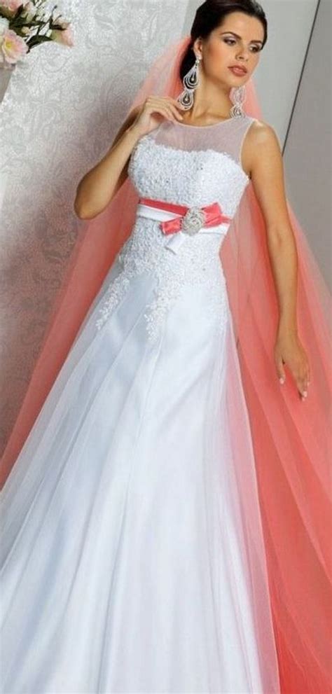 But actually, red wedding dresses are the norm in other regions and cultures. Bridal Veil for Red Dress