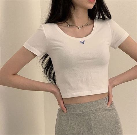 𝔓𝔦𝔫𝔱𝔢𝔯𝔢𝔰𝔱 𝔠𝔥𝔢𝔢𝔫𝔤𝔲 Crop Top Outfits Korean Style Crop Top Outfits Fashion