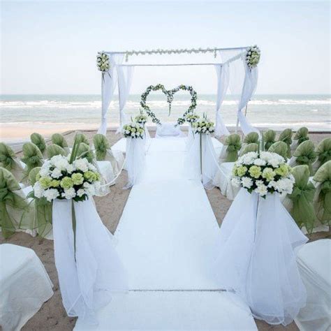 Il mare è la cornice perfetta per un. Matrimonio in spiaggia: alle Maldive la prima chiesa nell ...