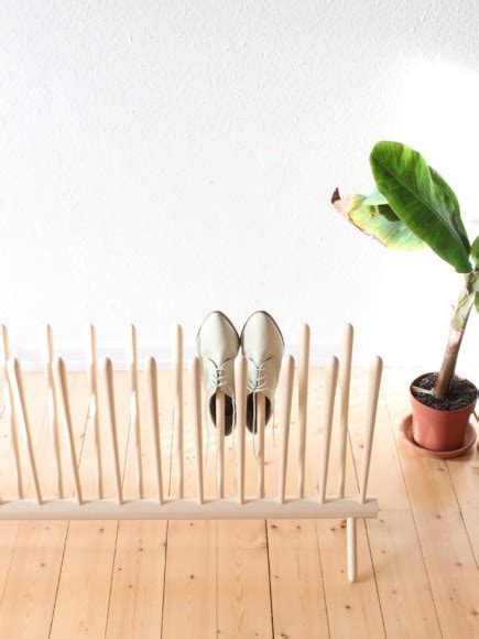 Fünf clevere lösungen, wie sie alle ihre schuhe gut und platzsparend schluss mit dem chaos. simple shoe holder | Diy möbel ideen, Kleinmöbel, Schuhregal platzsparend