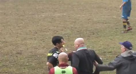L'arbitro aggredito torna in campo, a vederlo anche Trentalange