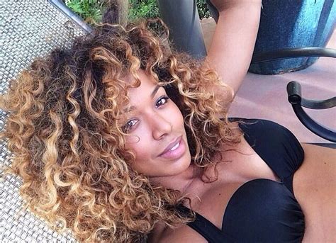 love her hair color its me co on instagram her hair love her curly hair styles hair