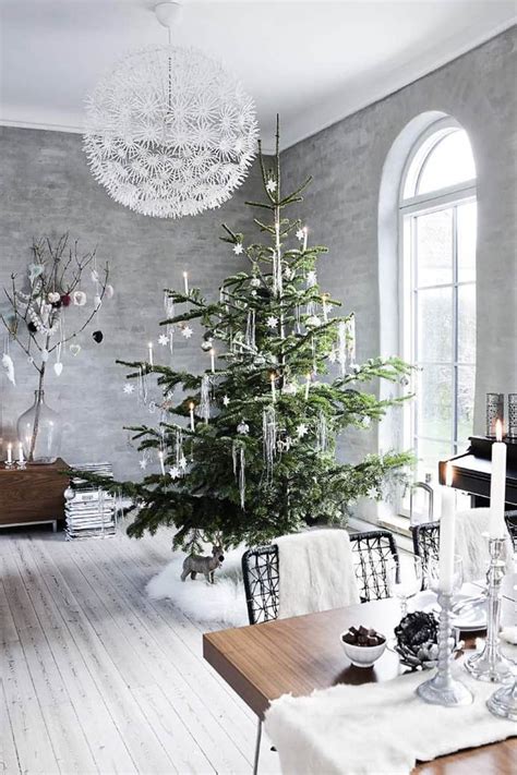 This was inspired by a pair of green velvet chairs i purchased for my living room. Simple and Natural: Christmas Tree Decorating Ideas for 2015