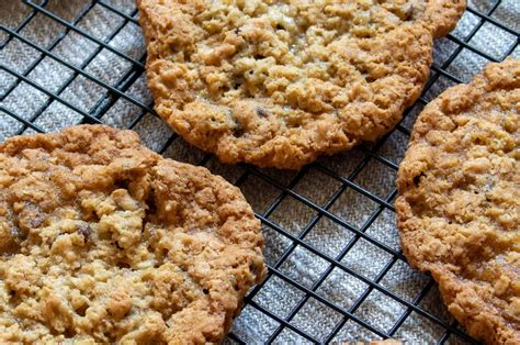 Crispy Oatmeal Raisin Cookies How To Make Dinner