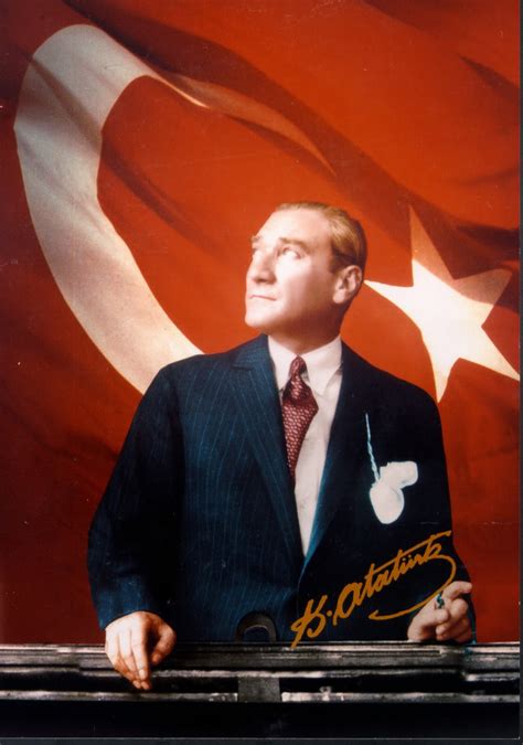 Aa hayatını milletinin ve vatanının bağımsızlığına adayan, kurucusu olduğu türkiye cumhuriyeti'nin ilk cumhurbaşkanlığını yapan gazi mustafa kemal atatürk, askeri ve siyasi dehasıyla türk ve dünya tarihine adını yazdırdı. Ofisten Taşan Fikirler: 75. Yılında Mustafa Kemal ATATÜRK