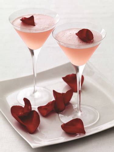 25 Pretty Pink Cocktails Perfect For Valentine S Day Valentine Cocktails Pink Cocktails