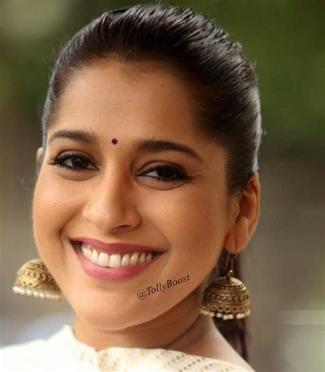 Television Queen Rashmi Gautam Hot Smiling Face Closeup Bollywood Stars