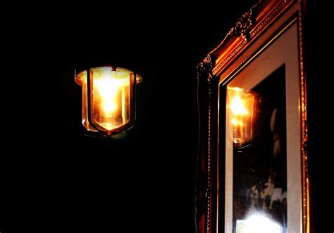 Tommy dinosaur multicolor changing integrated led rechargeable silicone night light lamp, white the adorable silicone animal night light the adorable silicone animal night light lamp collection by globe electric offers fun night lights for the entire family. 图片素材 : 晚, 酿酒, 屋, 室内, 家, 壁, 黑暗, 装饰, 灯笼, 帧, 工作室, 黑色, 房间, 灯光 ...