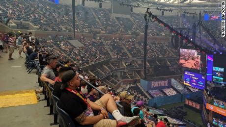 Follow the gameplay live, as the best players in the world compete across 6 matches to determine who will be the solo fortnite world champion. Fortnite has taken over a tennis stadium for the weekend - CNN