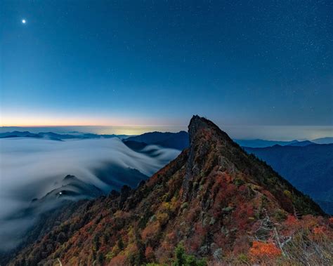 1280x1024 Fog Covering Horizon Mountains Under Blue Sky 1280x1024