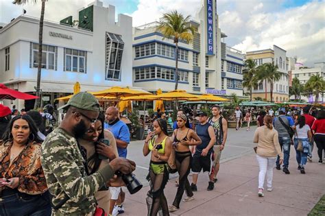 Miami Beach Imposes Curfew As Crowds Chaos Overwhelm Spring Break Paradise