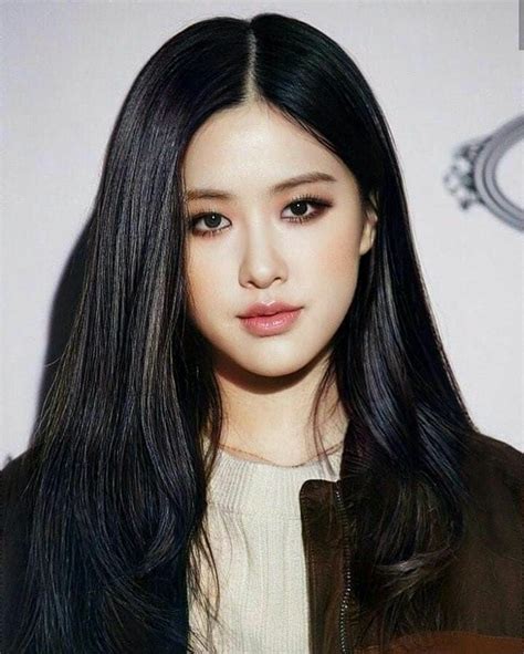 Blinks Are Hoping For Rosé To Dye Her Hair Black For Her Solo Debut Allkpop