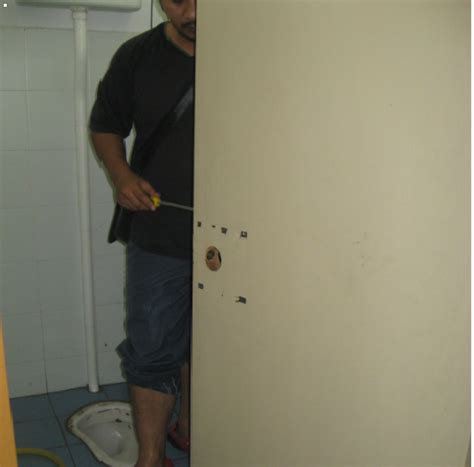 Pintu yang terkunci memberikan rasa aman dan tenang bagi pikiran anda, tetapi juga dapat mengganggu ketika kuncinya tidak berfungsi dengan benar, atau jika anda dengan tidak sengaja meninggalkan pintu. Badan Pengurusan Bersama (JMB) Pusat Komersil, Seksyen 7 ...