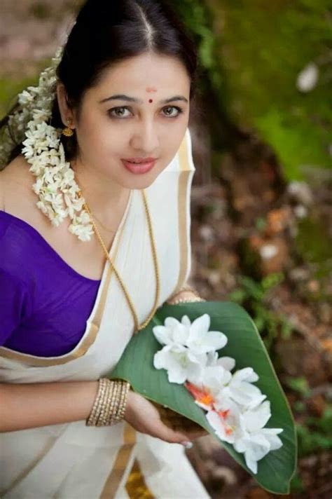White watch the official trailer, teaser, sneak peaks, events & making videos of malayalam movie white | nettv4u. Malayalam Hot Actress Sexy In White Saary Photos - Latest ...