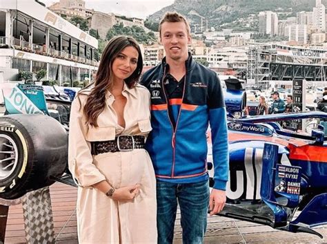 Que sentindo tem uma família se não for para nós amar, nos apoiar e sermos unidos? Piquet-Enkel Mitte Juli erwartet: Kwjat will Vater-Spagat ...