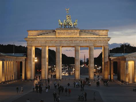 Brandenburg Door Berlin & Download Brandenburg Gate In Berlin Stock ...