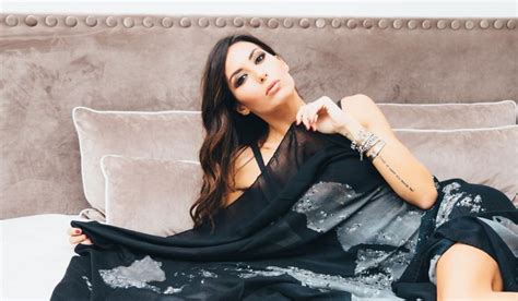 Si mostra in forma sfavillante elisabetta gregoraci su instagram. Elisabetta Gregoraci Instagram jeans sempre più giù ...