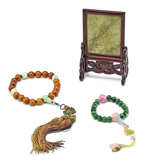 (#484) A SPINACH JADE 'LUOHAN' TABLE SCREEN LATE QING DYNASTY