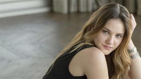 Jun 09, 2021 · ali̇na boz ve sevgi̇li̇si̇ mi̇that can özer bir sonraki galeri 30 sn kaldı camdaki kız'ın sedat'ı feyyaz şerifoğlu yıllar önceki fotoğraflarıyla şoke etti! Alina Boz'dan sevgilisi Mithat Can Özer'le romantik paylaşım