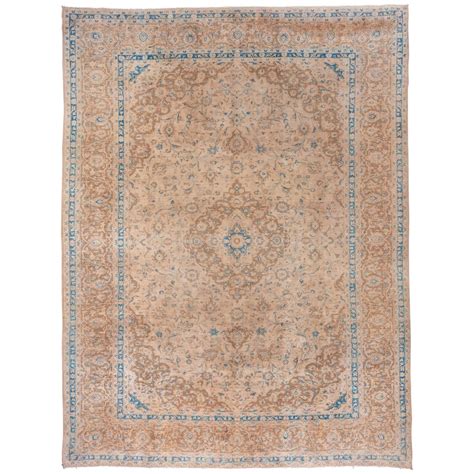 Antiker persischer Täbris-Teppich, ca. 1920er Jahre im Angebot bei 1stDibs
