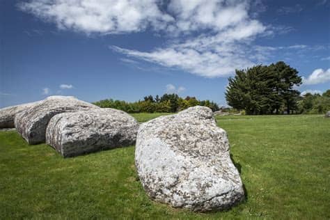 Monumento formado de uma única pedra: El conjunto megalítico de Locmariaquer y el monolito más ...