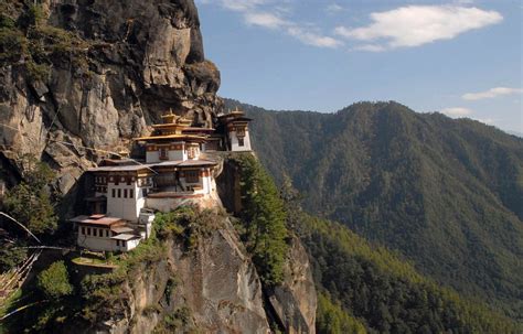 Bhutan is a tiny and remote kingdom nestling in the himalayas between its powerful neighbours, india and china. Bhutan crowns a new King - Photos - The Big Picture - Boston.com