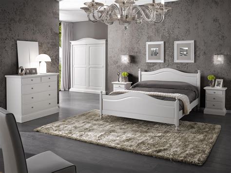 In abbinamento al letto di pino cembro, è possibile comporre direttamente la propria camera da letto individuale in legno di pino cembro. Camera matrimoniale in legno bianca - Camere a prezzi scontati