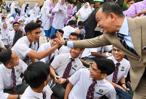 Dalam islam pun, ada beberapa hal yang harus diperhatikan dalam bersikap selaku murid terhadap gurunya. Perihal cinta, kegembiraan dan saling menghormati | Astro ...