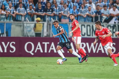 Na época, foram apreendidos mais de r$ 1 milhão em cheques e dinheiro, 14 veículos, além de. Jogo Inter : Avai 0 X 2 Inter Comentario Do Jogo Youtube ...