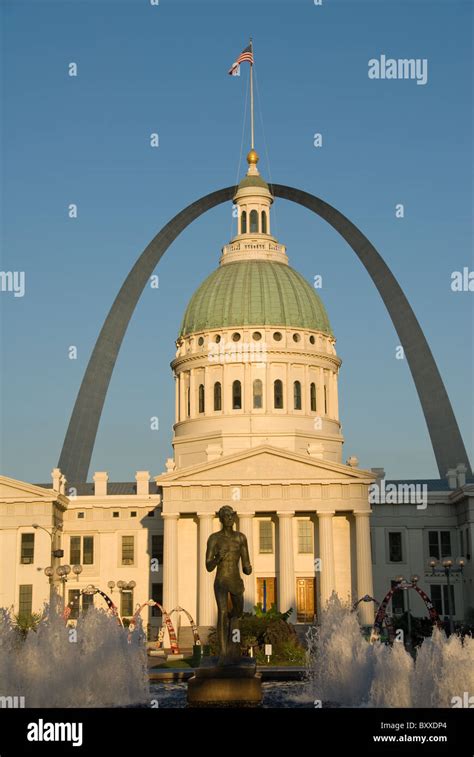 Old Courthouse Gateway Arch Saint Louis Missouri Stock Photo Alamy