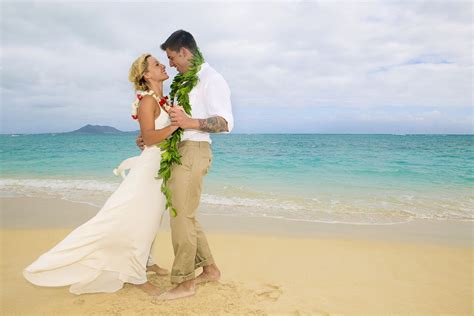 You can get the biscuit colored suits you can feel very comfortable in these clothes. Hawaii Wedding Attire - Dos and Don'ts