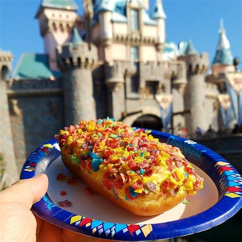 50 Amazing Things You Can Eat at Disneyland | Best disneyland food