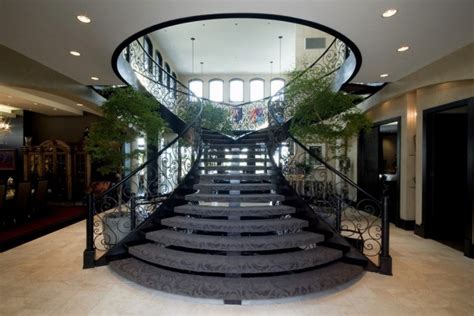 This foyer speaks of elegance, luxury and timeless design. 18 Palatial Mediterranean Staircase Designs That Redefine ...