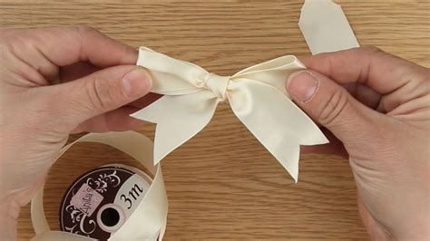 How To Tie A Bow With Ribbon Step By Step Verificationdelaporteopposee