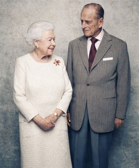Felipe de edimburgo no sabía que su agresión verbal era grabada por las cámaras de. Familia Real Británica: Isabel II y el duque de Edimburgo ...