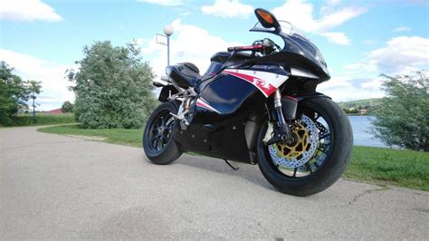 Mv agusta tried an interesting experiment and combined the f4 cc with the f4 r 312. MV Agusta F4 R312, 2007 god.