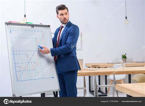 Businessman Presenting Diagram Chart Meeting Looking Away — Stock Photo