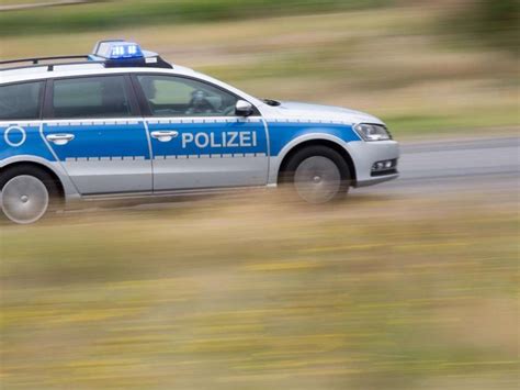 Markus söder übergeht wie armin laschet die notbremse. Bayern: Plakate über Bahngleis gespannt: ICE muss ...