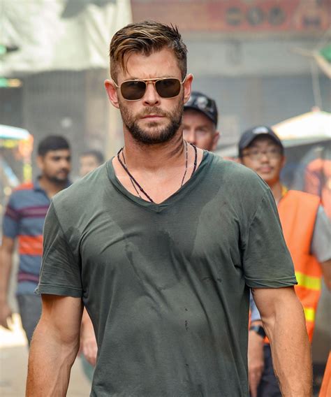 Chris Hemsworth Is A Very Manly Man In Man Movie Chris Hemsworth Hair