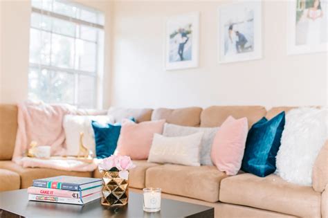 How to Decorate a Neutral Living Room with Pops of Color - Bianca Dottin