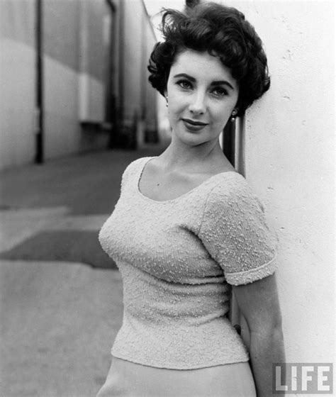 Elizabeth Taylor In 1950 As Sweater Girl R Oldschoolcelebs