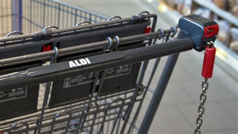 Theres A Reason Aldi Makes You Use A Quarter For A Shopping Cart