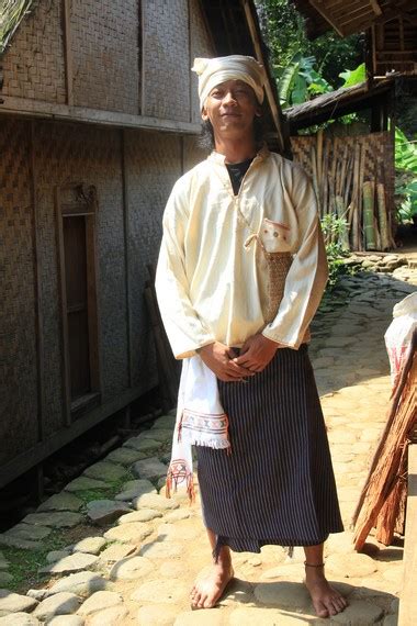 Pakaian adat lain yang bisa kita lihat ada di banten adalah pakaian suku baduy dalam. Jamang Sangsang, Pakaian Alam Suku Baduy - Situs Budaya ...