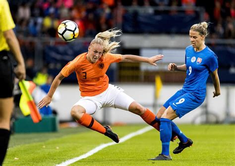 Disfruta de dispositivos desde 1 € con tu tarifa y de contenidos exclusivos en orange tv. Oranje Leeuwinnen in 'allesbeslissend' WK-duel met ...