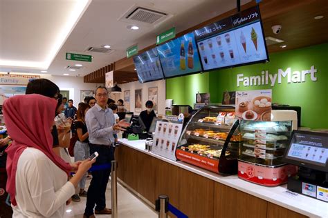 #berhampiran dgn pusat beli belah: FamilyMart Malaysia New Branch @ Midvalley! 马来西亚全家便利商店新分店及 ...